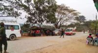 ကချင်ပြည်နယ် ဖားကန့်မြို့နယ် ဆိပ်မူကျေးရွာအုပ်စုမှာ စုဆောင်းရေးထဲပါသွားပြီး ဒဏ်ရာတွေနဲ့ ပြန်လည်ထွက်ပြေး လွတ်မြောက်လာခဲ့တဲ့ အသက် ၁၅ နှစ်အရွယ် ကျောင်းသူရဲ့ ကျန်းမာရေးအခြေအနေဟာ ပိုမိုဆိုးရွားလာနေတယ်လို့ မိသားစုနဲ့ နီးစပ်သူတွေက ပြောပါတယ်။